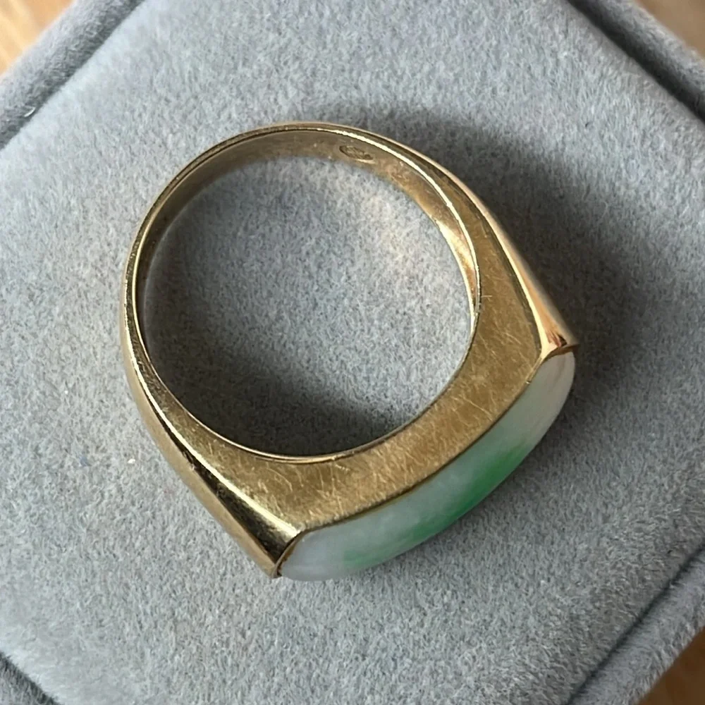 VINTAGE 14K GOLD JADE SADDLE RING